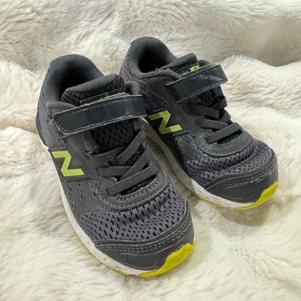 New Balance Gray and Neon Yellow Sneakers with Velcro and Breathable Mesh